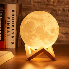 Lade das Bild in den Galerie-Viewer, Woodtoolz Led Moon Lamp

