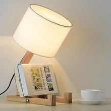 Görseli Galeri görüntüleyiciye yükleyin, Robot Shape Wooden LED Table Lamp
