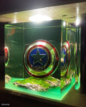 Carica l&#39;immagine nel visualizzatore di Gallery, Woodtoolz Captain America&#39;s Shield Epoxy Lamp

