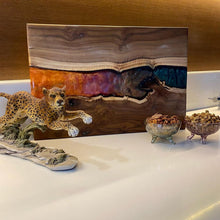 Görseli Galeri görüntüleyiciye yükleyin, charcuterie/cutting/cheese board/tray Wood/wooden resin epoxy
